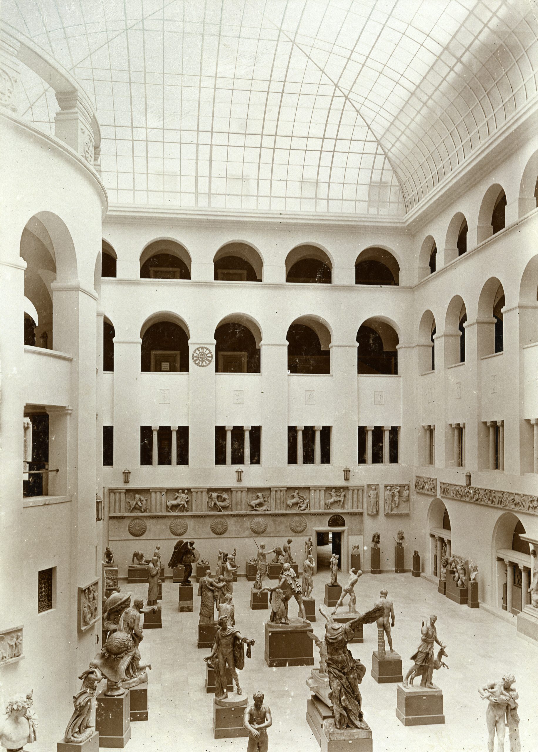 Glasdach Lichthof UZH
